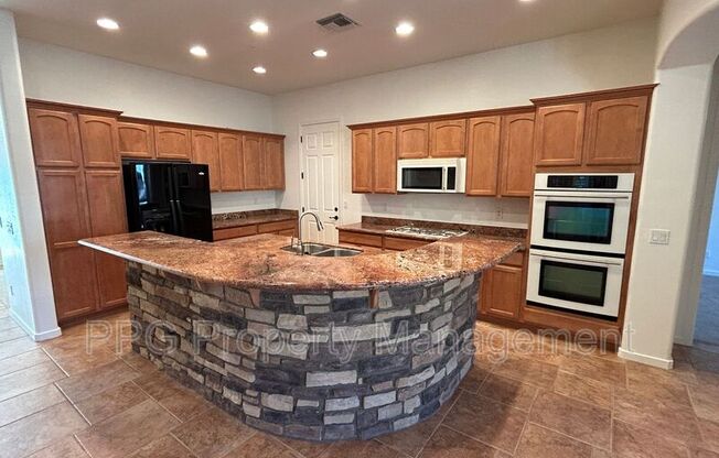 831 W SYCAMORE CT