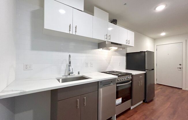 Studio, 1 bath, 450 sqft, $1,475, Unit 108