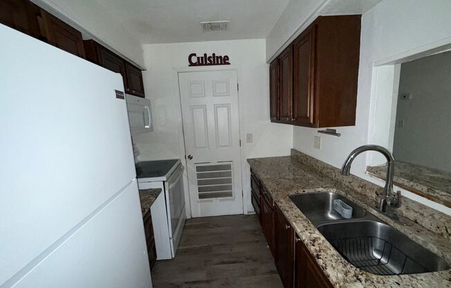 Spacious 2/2 in SW Gainesville – W/D Included & Ready 2/1/26!