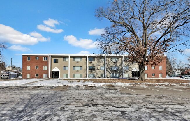 1 bed, 1 bath, $1,381, Unit 106
