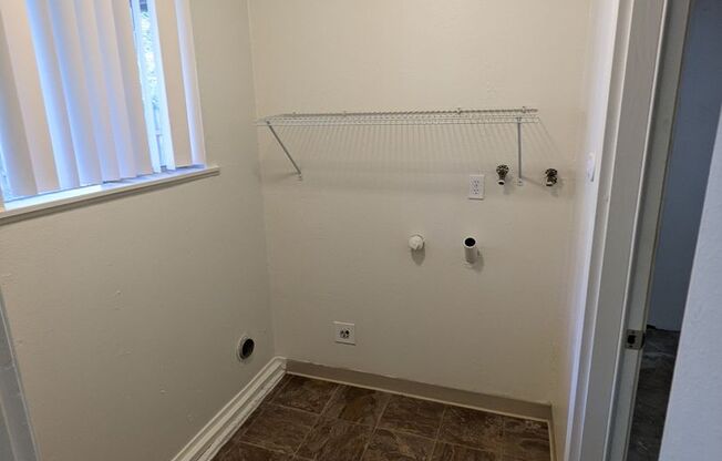 3 beds, 1.5 baths, 1,500 sqft, $1,912, Unit 2802-1