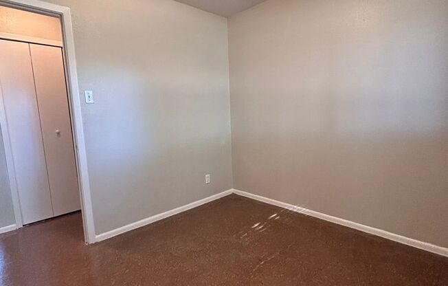 3 beds, 1 bath, $1,195