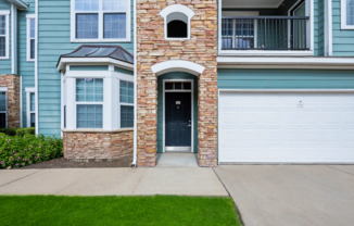 View of Cottonwood Ridgeview Apartments Exterior Entry