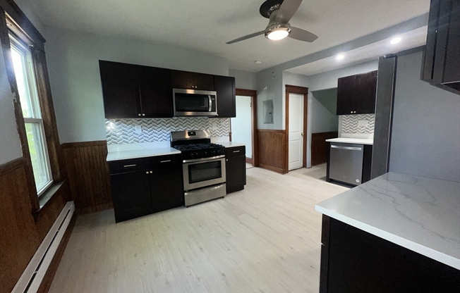 3 beds, 1 bath, 1,148 sqft, $2,800, Unit 3