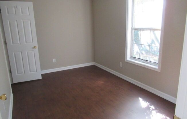 2 beds, 1 bath, $1,100