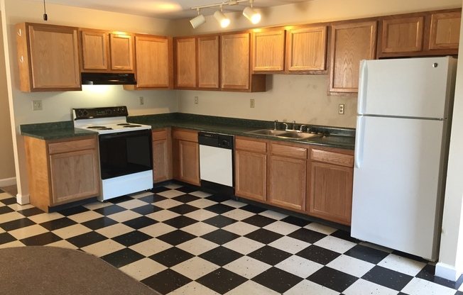 3 beds, 1 bath, $1,300, Unit 1135-102