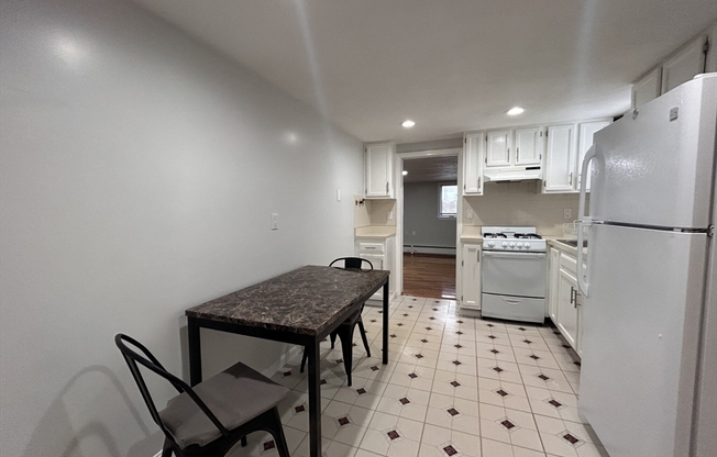 3 beds, 1 bath, 950 sqft, $3,000, Unit 4