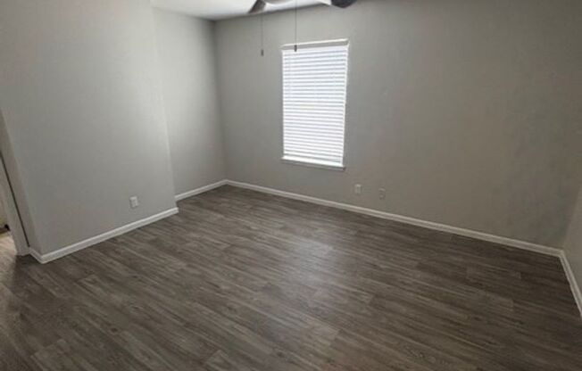 2 beds, 1 bath, 873 sqft, $1,120, Unit 01-0101
