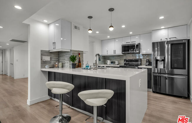 2 beds, 2 baths, 1,352 sqft, $5,100, Unit 1014