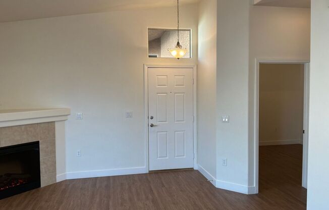 2 beds, 2 baths, $1,600, Unit Unit #2114