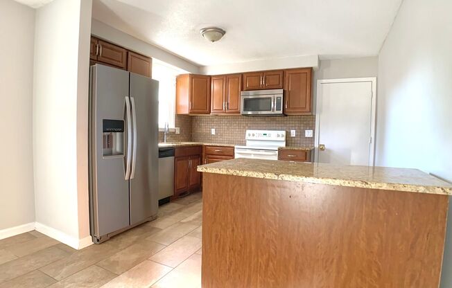 3 beds, 2 baths, $1,295