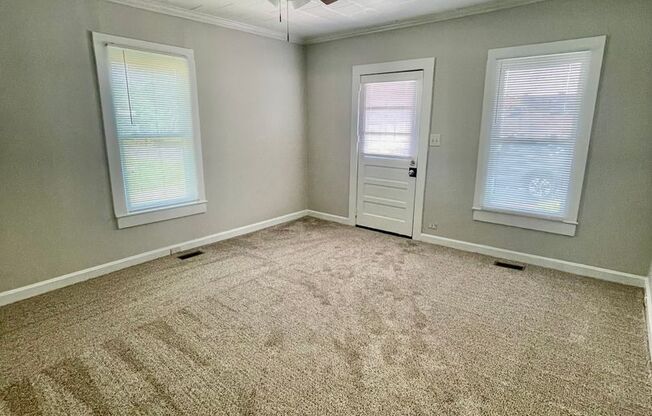 Must see this adorable 2 bed 1 bath bungalow home has plenty of space in Gastonia