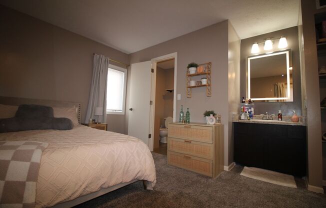 2 beds, 1.5 baths, 680 sqft, $949, Unit 8534