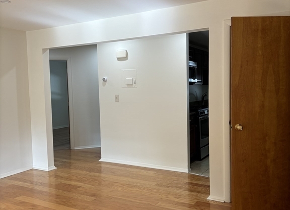 2 beds, 1 bath, 950 sqft, $2,800, Unit 25