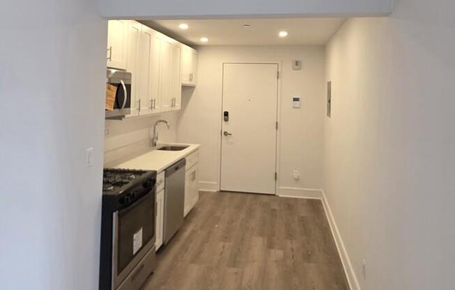 1 bed, 1 bath, $5,500, Unit 10I