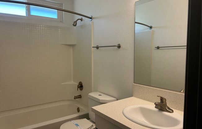 2 beds, 1 bath, 950 sqft, $2,915, Unit B072