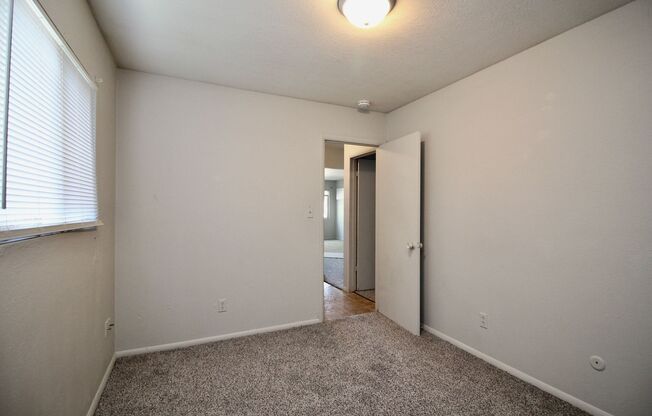 2 beds, 1 bath, $650, Unit Unit - A