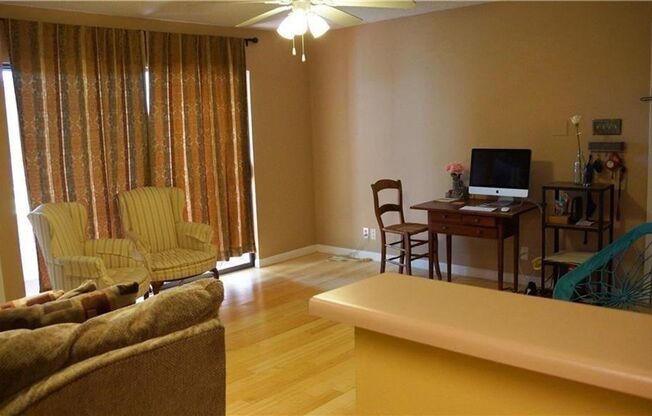 Suchase 1 Huge bedroom