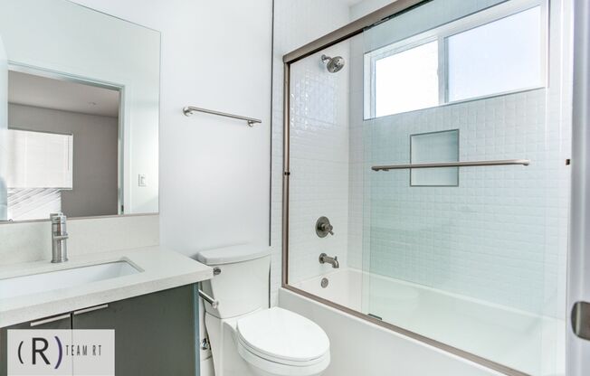 3 beds, 3 baths, 1,565 sqft, $3,600, Unit 11639 1/2 Burbank Blvd