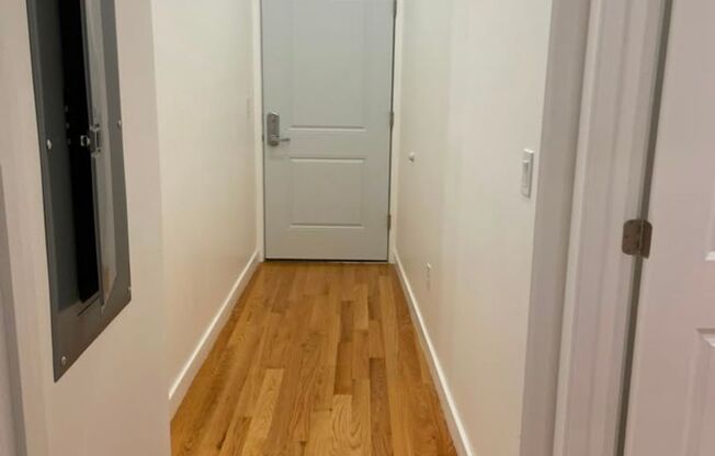 2 beds, 1 bath, 9,999 sqft, $2,250, Unit 64-403