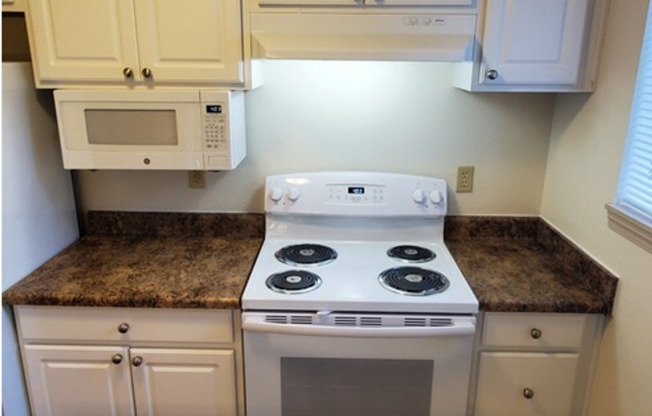 2 beds, 2 baths, 1,030 sqft, $1,735, Unit 512