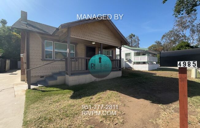 WELCOME TO YOUR NEW HOME IN THE WOOD STREET AREA RIVERSIDE!! AVAILABLE NOW!! WATER AND GARDENER PAID FOR!!