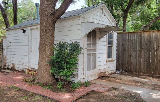 PRE-LEASING FOR September! Quiet Quaint Property! Private Driveway!