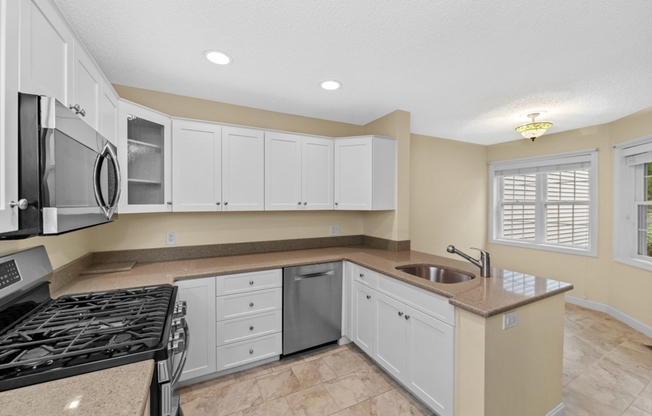 4 KNOLLWOOD CT