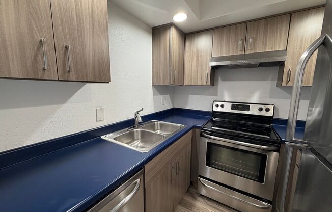 2 beds, 1 bath, 933 sqft, $1,675, Unit 208