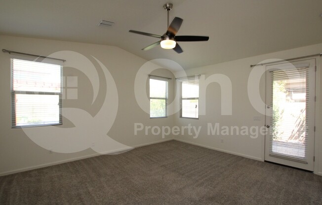 5420 W DESERT HOLW DR