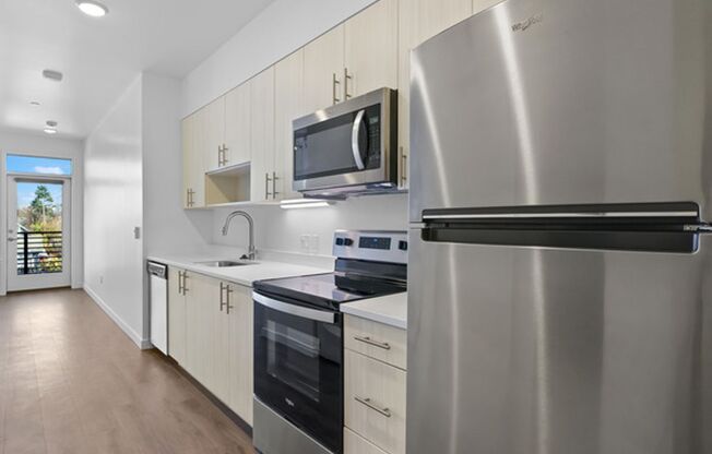 Studio, 1 bath, 415 sqft, $1,370, Unit 404