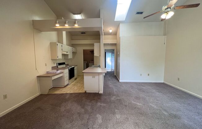 2/2 Flat in Napier Oaks available August 1!
