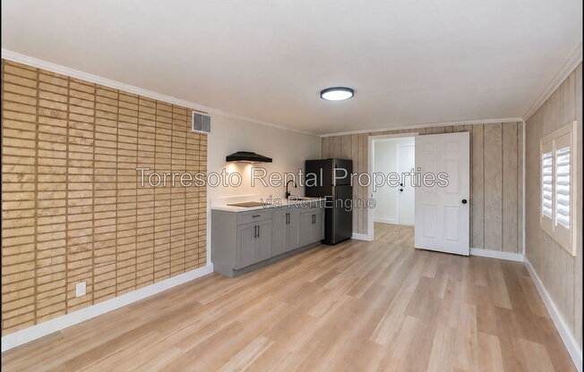 1 bed, 1 bath, $900, Unit B