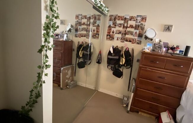 3 beds, 2 baths, $2,235, Unit 116
