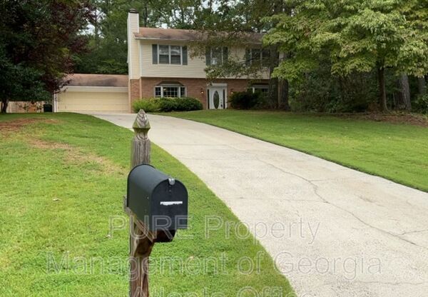 1386 STONEHENGE CT NW