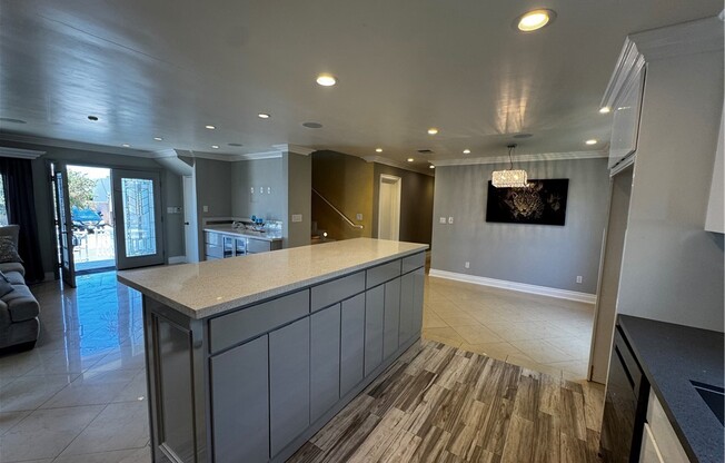 25521 SENATOR AVE