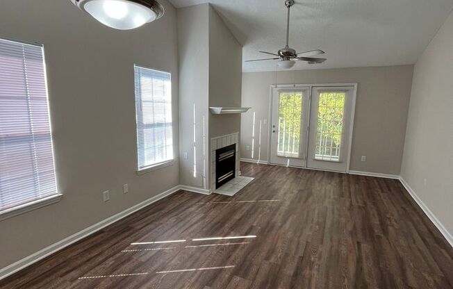 2 beds, 2 baths, 1,270 sqft, $1,500, Unit 2708-5 Upstairs 2BR 2BA Remodel Summit Pet Friendly