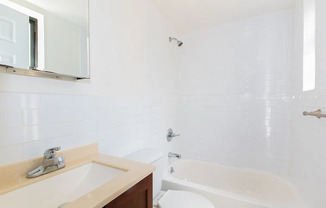 82 E 7 ST