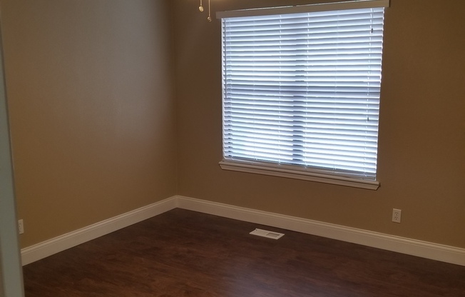 2 beds, 1.5 baths, 1,100 sqft, $1,295