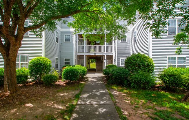 University Woods Retreat: 4 BR/4 Bath minutes to NCSU!