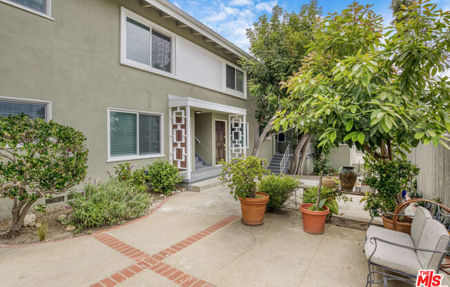 16144 SUNSET BLVD