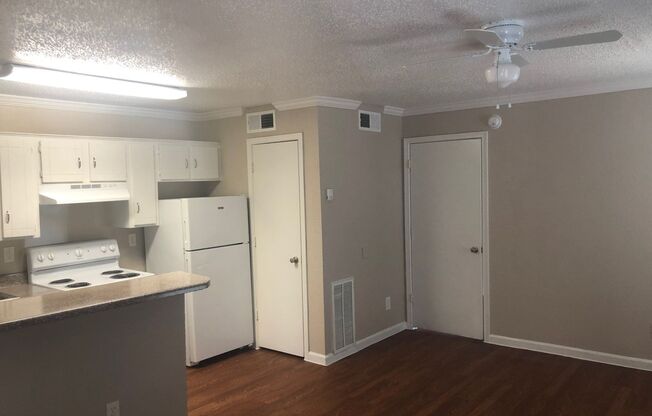 1 bed, 1 bath, 448 sqft, $1,100, Unit 239