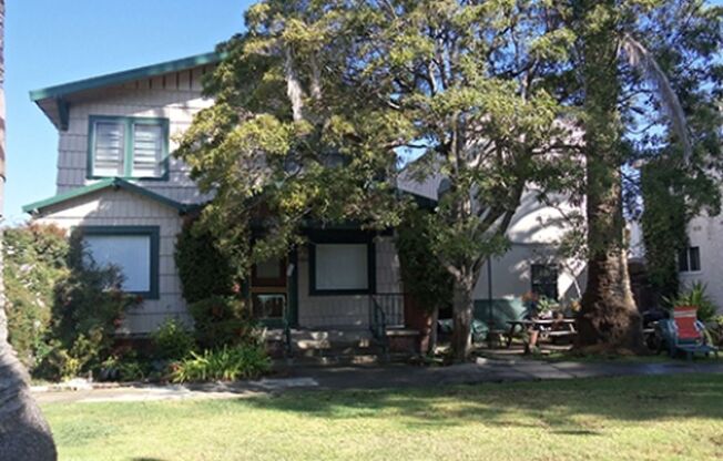 11923-27 Venice Blvd