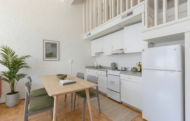 Studio, 1 bath, 465 sqft, $2,700, Unit 214