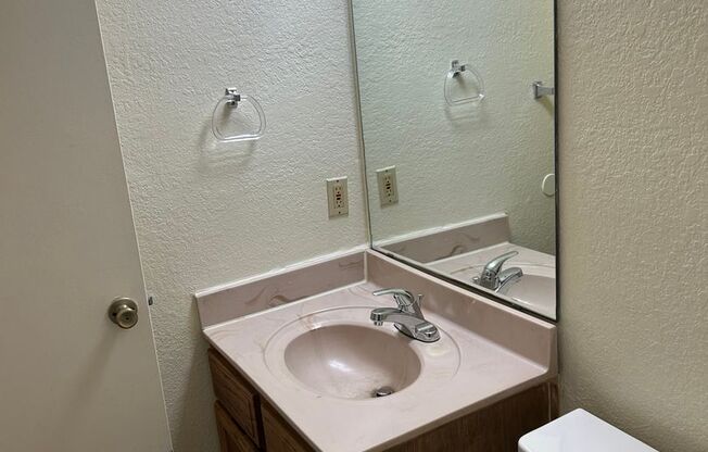 1 bed, 1 bath, 758 sqft, $955, Unit 33