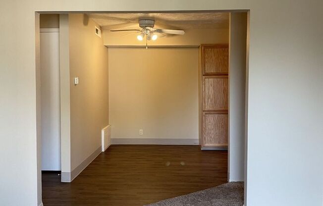 1 bed, 1 bath, 850 sqft, $990, Unit 4-412
