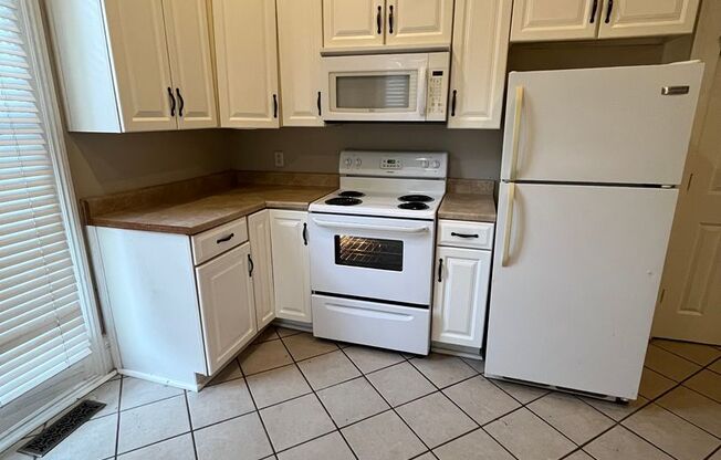 3 beds, 2 baths, $1,220, Unit Apt. 1