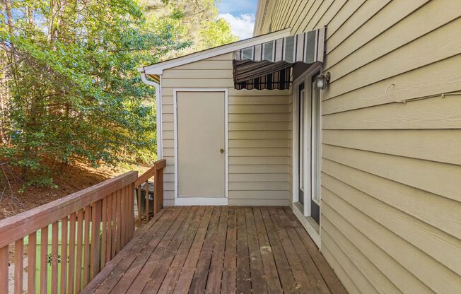 Fantastic End-Unit Townhome Available Now!