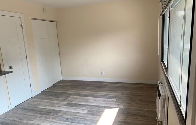 Studio, 1 bath, $725, Unit 14