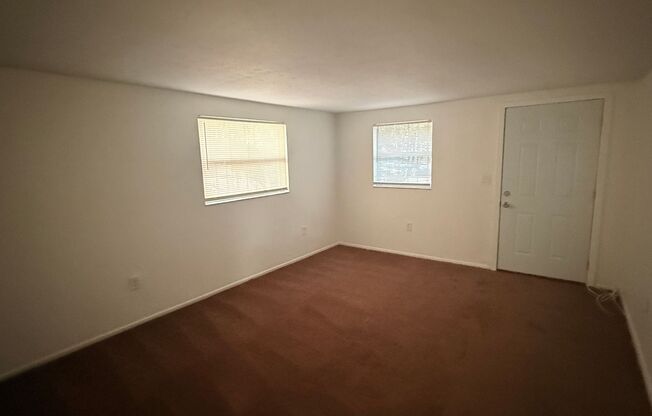 2 beds, 1 bath, 750 sqft, $1,400, Unit B